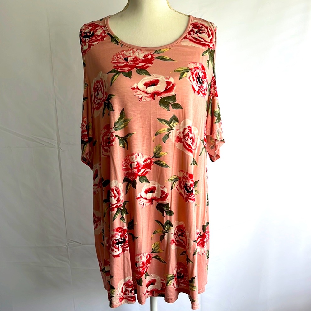 “Reb & J”, 220 - perfect summer floral, Size 3X, short sleeve/off shoulder.
